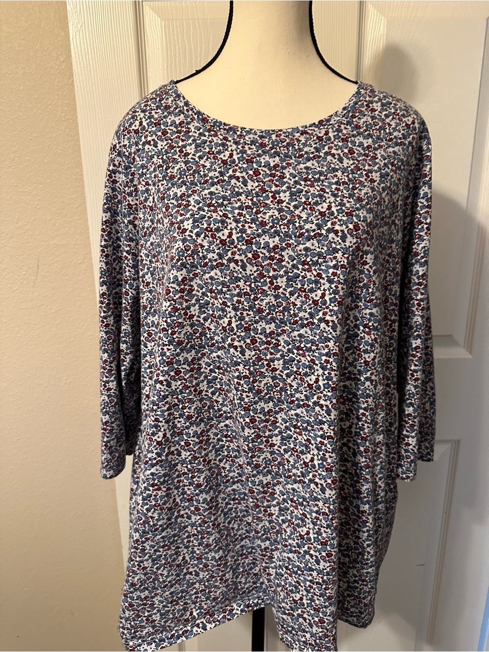 Lands End Women's Blue Floral crewneck Top